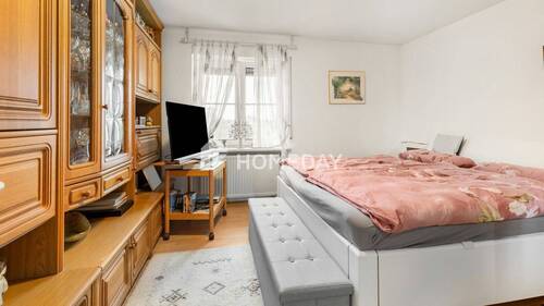 1. OG Schlafzimmer 1 - 