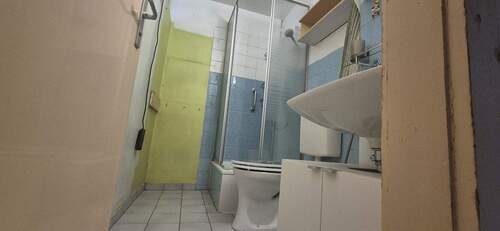 Duschbad Originalzustand - Etagenwohnung mit 20,00 m² in Leonberg zum Kaufen