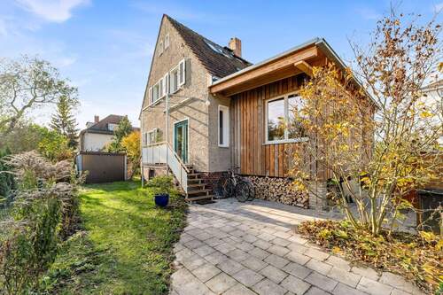 Hausansicht vorne - 4 Zimmer Einfamilienhaus zum Kaufen in Berlin