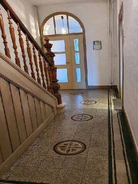Treppenhaus - 7 Zimmer Mehrfamilienhaus, Wohnhaus zum Kaufen in Meerbusch