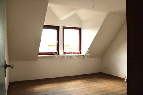 Großes Schlafzimmer - 3 Zimmer Etagenwohnung zur Miete in Neumarkt i.d.OPf.