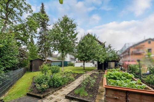 Garten - Mehrfamilienhaus, Wohnhaus mit 281,00 m&sup2; in Freising zum Kaufen