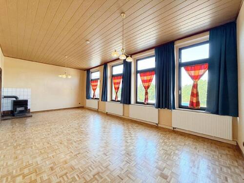 Wohnzimmer - 5 Zimmer Mehrfamilienhaus, Wohnhaus zur Miete in Krefeld