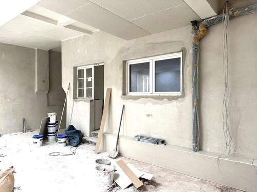Blick Halle zum Büro + Sozialraum - 