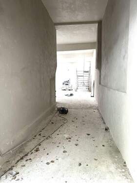 Einfahrt in die Halle - 