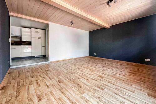 Wohnzimmer - 4 Zimmer Einfamilienhaus in Zentbechhofen