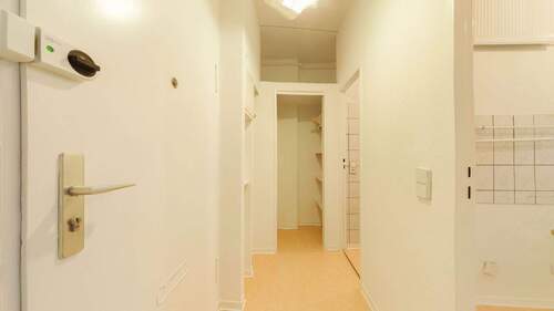 Flur - 1 Zimmer Etagenwohnung zur Miete in Berlin