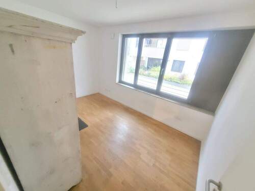 Helles Zimmer mit Fenster - 