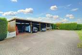 Einfahrt und Carport - 