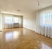 Frei + hell! 2-Zi.-Whg. mit sonnigem Balkon + Aussicht, 6. OG, Aufzug, Stellplatz i. Freien - Stuttgart Feuerbach