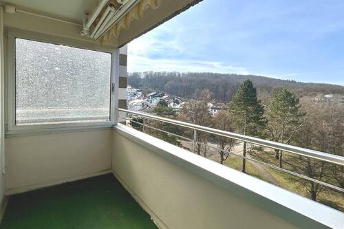 überdachter Balkon - 2 Zimmer Etagenwohnung in Stuttgart