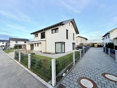 Außenansicht Süd/West - Hochwertiges Einfamilienhaus in ruhiger Lage mit besonderem Raumgefühl