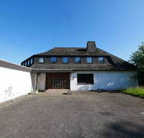 Exklusives Betriebsleiterwohnhaus mit 515 m² + 4.080 m² Grundstück - Bad Driburg