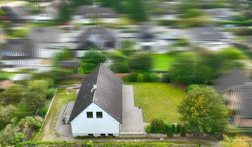 Garten seitlich - 4 Zimmer Einfamilienhaus in Bremen