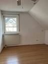 Helles Schlafzimmer mit Fenster - 3 Zimmer Etagenwohnung zum Kaufen in Zapfendorf
