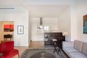 Wohnbereich mit Blick in die Offene Küche - 2 Zimmer Etagenwohnung in Berlin