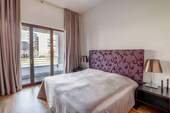 Schlafzimmer mit Zugang zur Loggia - 