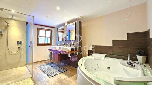 EG: Badezimmer m. Regendusche - 