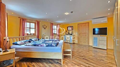 OG: Hauptschlafzimmer m. Klimaanlage - 