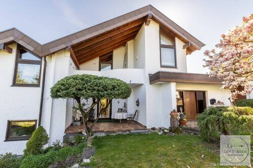 Ansicht - Traumhaftes Einfamilienhaus mit Weitblick, Doppelgarage & großzügigem Büro