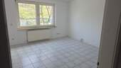 Wohnzimmer/1. grosse Raum - 2 Zimmer Etagenwohnung zur Miete in Essen