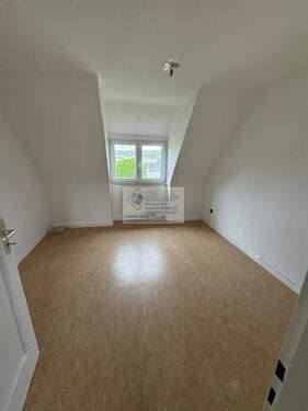 IMG_0944 Wohnzimmer - 2 Zimmer-Whg DG rechts - 295,00&nbsp;EUR Kaltmiete, ca.&nbsp; 33,00&nbsp;m&sup2;&nbsp;Wohnfl&auml;che