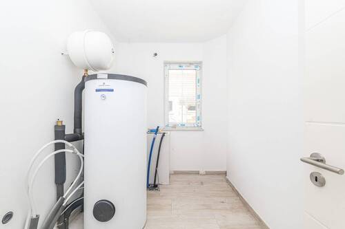 Hauswirtschaftsraum + Warmwasserspeicher - 