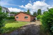 vorderer Bauplatz und Zufahrt - 