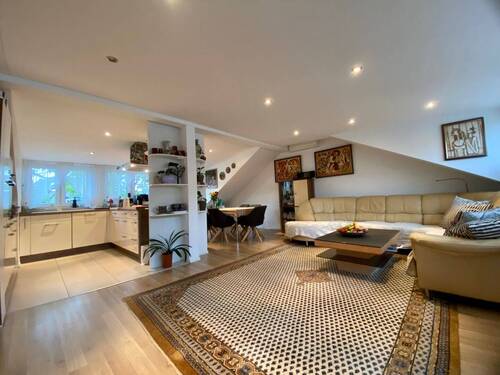 Wohnen_Essen_Kochen - Exklusives Wohnen unterm Dach - DG-Wohnung mit Balkon, EBK & 3 Parkplätzen