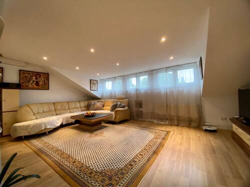 Wohnzimmer - 4 Zimmer Etagenwohnung zum Kaufen in Stuttgart