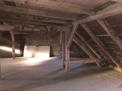 Dachboden - 6 Zimmer Etagenwohnung in Berlin