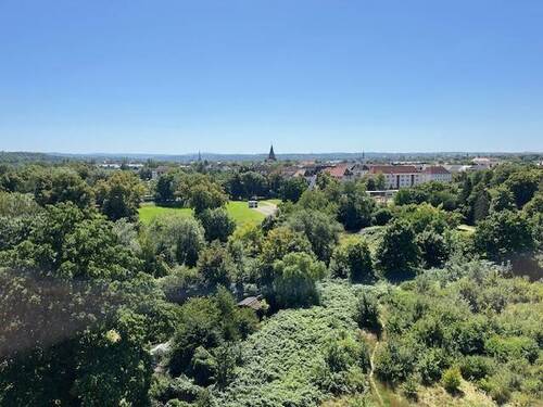 Ausblick - Sonnige Preisaktion !... frisch renovierte, helle, moderne 4 - Zimmer-Wohnung, mit Einbauküche... sofort einzugsfertig