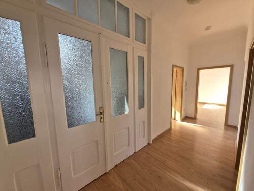 20260226_102838.jpg - Besichtigung bitte telefonisch abstimmen - Geräumige 4 Raum-Wohnung im 2.OG sucht neuen Mieter