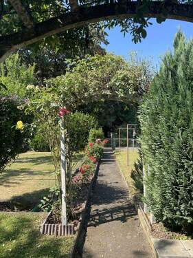 Bild 2 - 7 Zimmer Doppelhaushälfte zum Kaufen in Frankfurt