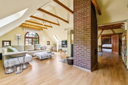 Vorderhaus OG - Bezugsfrei & gepflegt: Traumhaftes Zuhause mit zwei Wohneinheiten, Garten und Blick ins Grüne