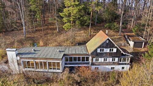 Anwesen auf Parkgrundstück - 