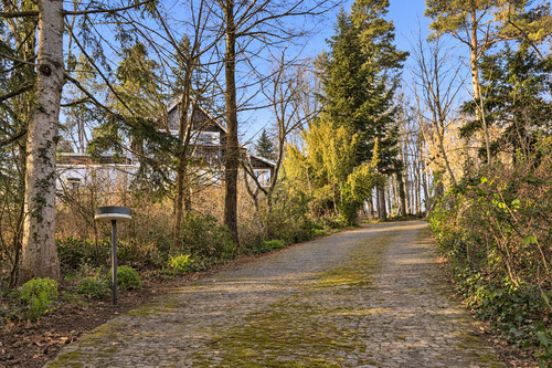 imposante Auffahrt - Privatsphäre in Aussichtslage mit Erweiterungs- Neubaupotenzial++Parkgrundstück