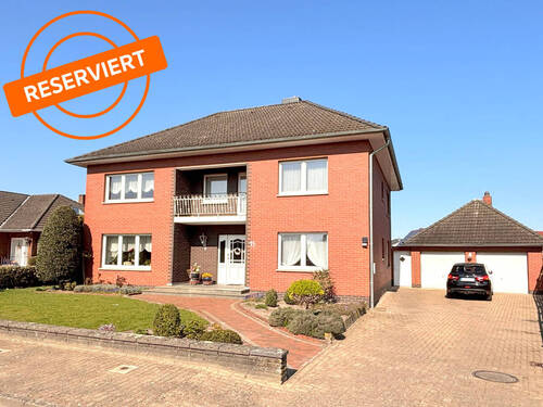 Titelbild reserviert - * RESERVIERT * Familienfreundliches Zweifamilienhaus mit Doppelgarage
