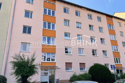 Haus Vorderseite - RESERVIERT: Nürnberg St. Johannis: Sehr gepflegte, helle 3-Zimmer Wohnung im obersten Stockwerk, mit Balkon und Aufzug