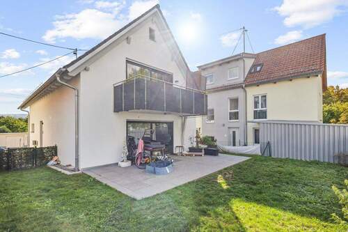 Schöner Garten hinter dem Haus - 6 Zimmer Mehrfamilienhaus, Wohnhaus in Bad Rappenau / Bonfeld