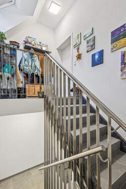 Attraktives Treppenhaus - Mehrfamilienhaus, Wohnhaus mit 174,90 m&sup2; in Bad Rappenau / Bonfeld zum Kaufen