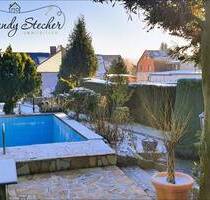 Budget-Hammer: Nur noch 428.000 €! Bezauberndes Grundstück mit eigenem Pool, Teich, Gartenhäuser, Garage + Werkraum & Altbestand - Mühlenbecker Land Schildow