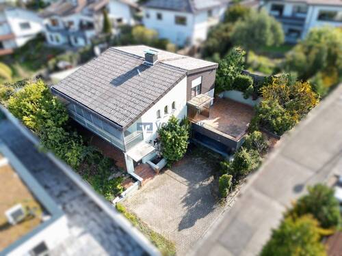 Hausansicht - Freistehendes EinfamilienhausAbrissgrundstück in top Wohnlage von Nußloch mit fantastischem Ausblick in die Rheinebene!