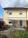 Südseite - Frei: Gepflegtes, helles Reihenendhaus mit Süd-Terrasse, Mobiliar, idyllischen Gärten und Garage!