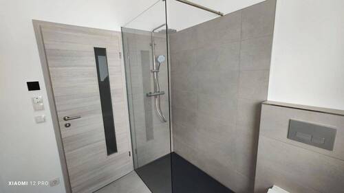 Bad mit Dusche - 