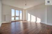 Wohnzimmer - Köln-Nippes: Frisch renovierte, helle 2 Zimmer Dachgeschosswohnung mit großem Balkon