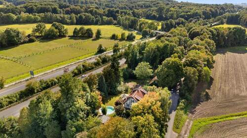 Luftbild mit Autobahn - 