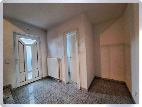 Flur - 5 Zimmer Einfamilienhaus zum Kaufen in Rödermark