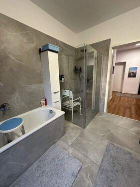 Badewanne & Regendusche - 