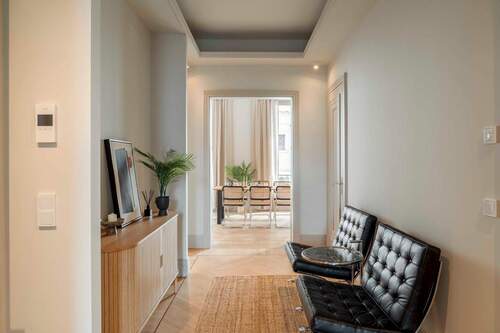 Flur mit Blick auf den Essbereich - 